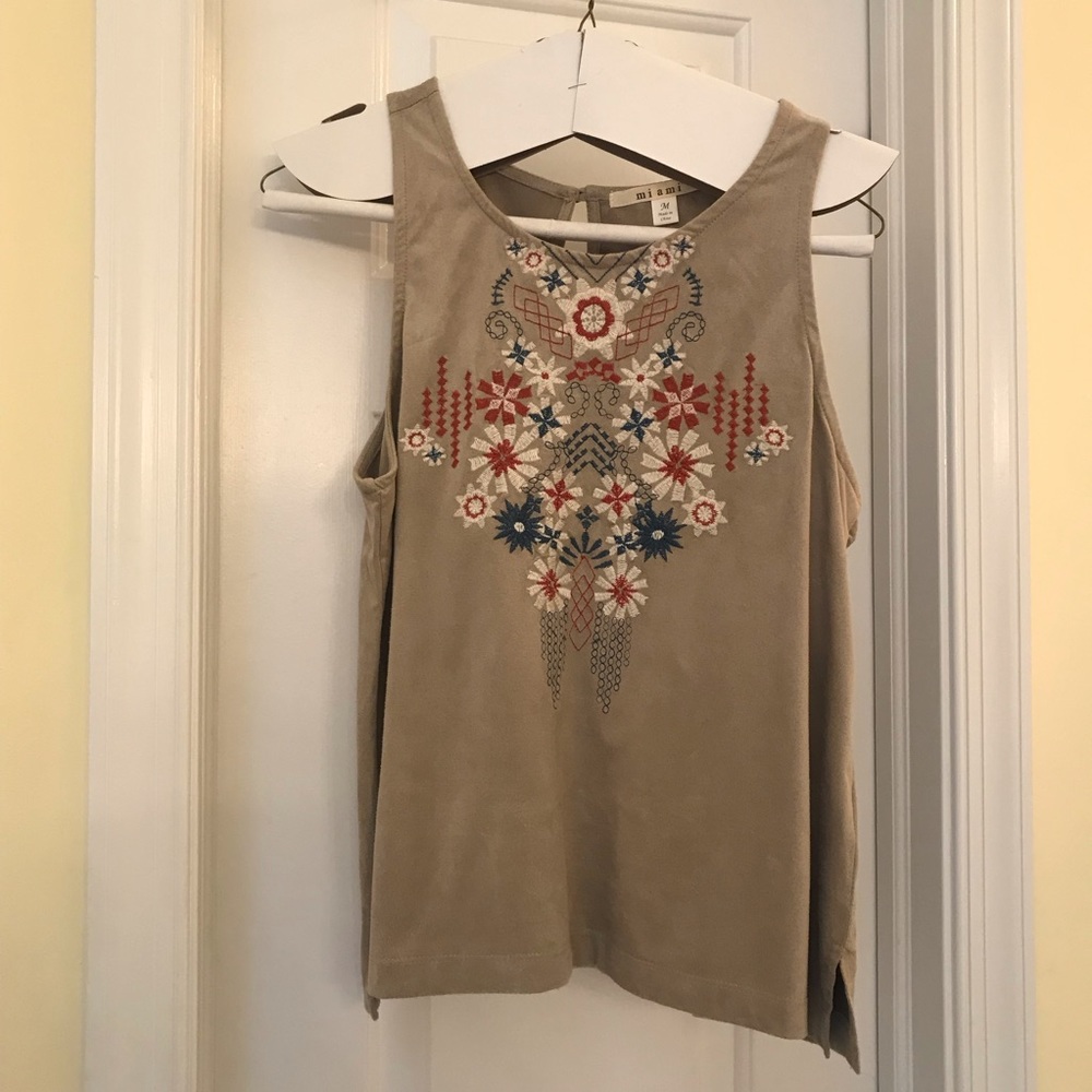 Sleeveless shirt